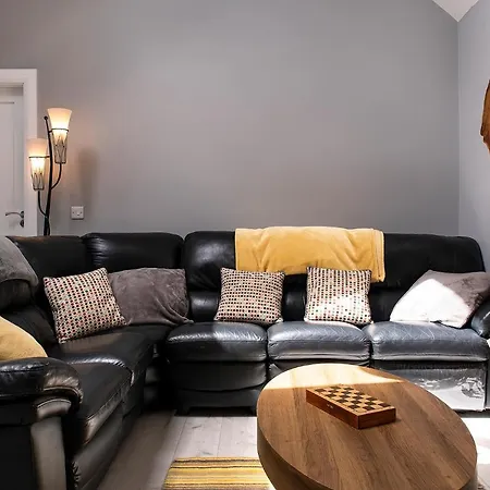 The Guest Wing At House Apartmán *